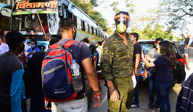 Rescuer-in-chief: Sonu Sood sending off migrants to their native places during the Covid-19 lockdown | Fotocorp