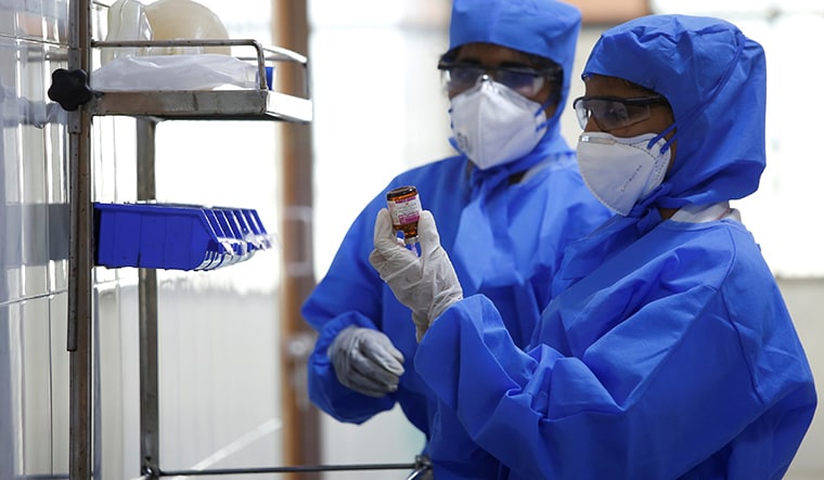 Medical staff with protective clothing are seen inside a ward specialised in receiving any person who may have been infected with coronavirus, at the Rajiv Ghandhi Government General hospital in Chennai, India, January 29, 2020. REUTERS/P. Ravikumar - RC2NPE97KX2Y