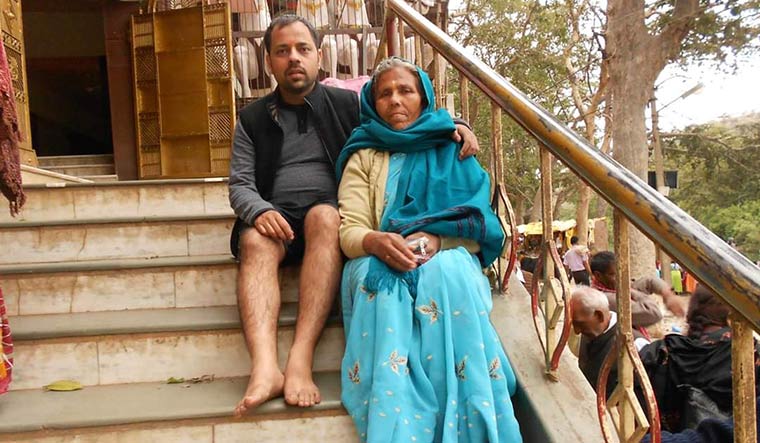 38-Dharmendra-Bhardwaj-with-his-mother