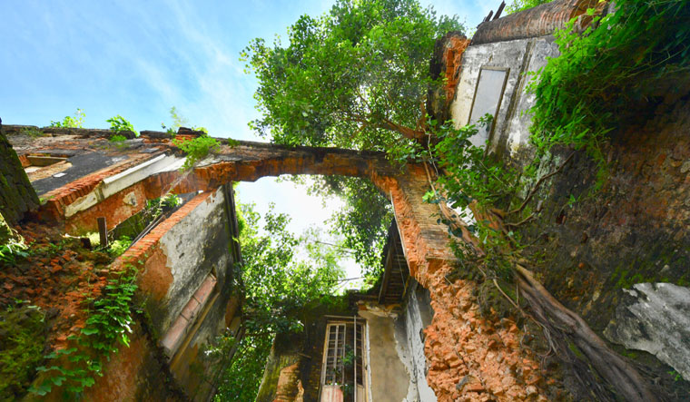 Residence in ruins Clive’s summerhouse in Dum Dum, near Kolkata | Salil Bera