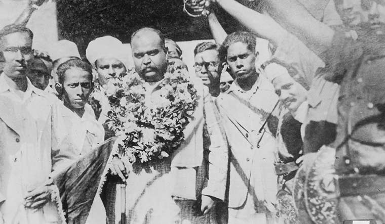 RSS workers giving guard of honour to Mookerjee | Courtesy Spmrf
