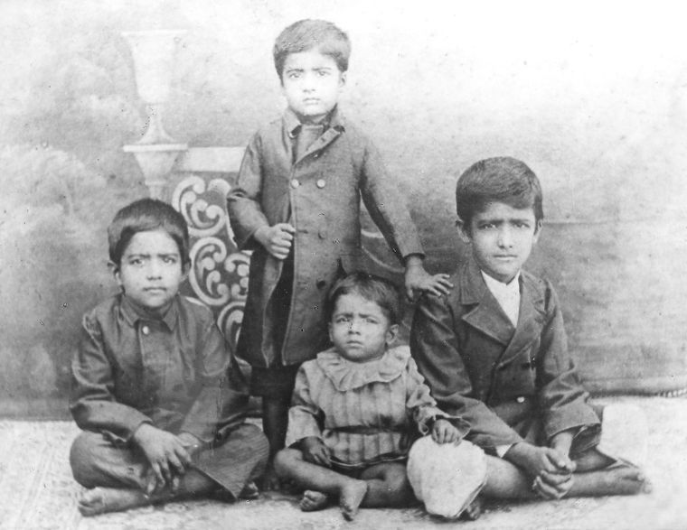 Mookerjee (left) with his siblings in 1905 | Courtesy Spmrf