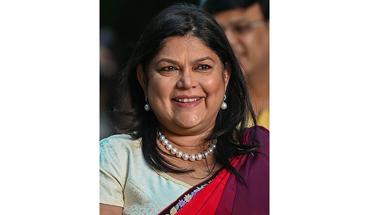 INDIA-BILLIONAIRE-STOCK-IPO-COSMETICS