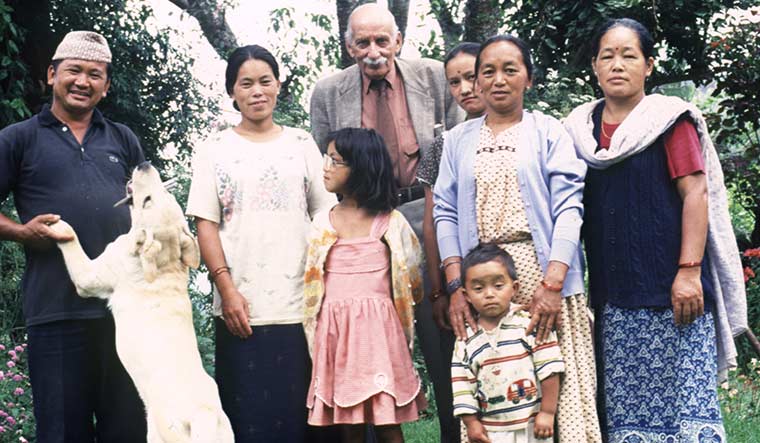 Timeless bond—Manekshaw with his favourite cook and batman Sule Bahadur and family | Parzor Foundation Archives