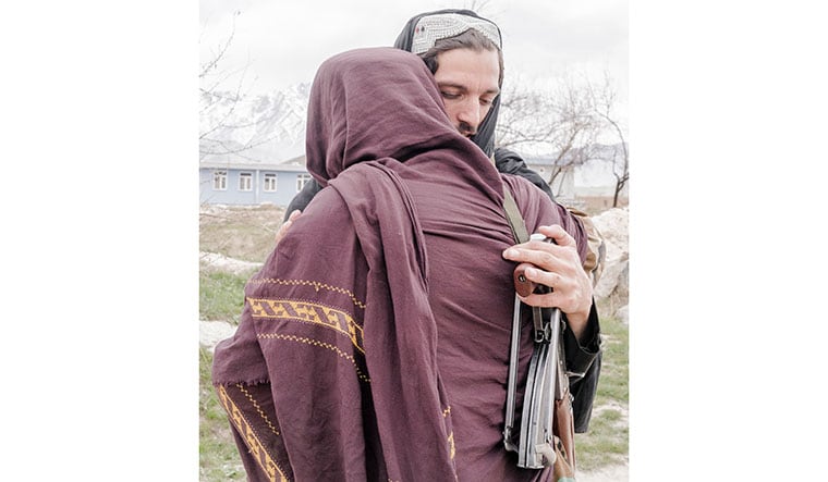 39-Two-Taliban-fighters-greet-new