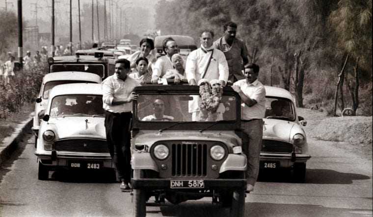 Leading from the front: Rajiv Gandhi launching Sadbhavana Yatra from Delhi. The march was taken out soon after the V.P. Singh government announced Mandal Commission recommendations and the BJP launched the Ayodhya movement | P. Mustafa