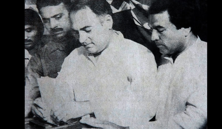 Vote of confidence: Rajiv Gandhi casting his vote in the 1991 Lok Sabha elections | P Mustafa