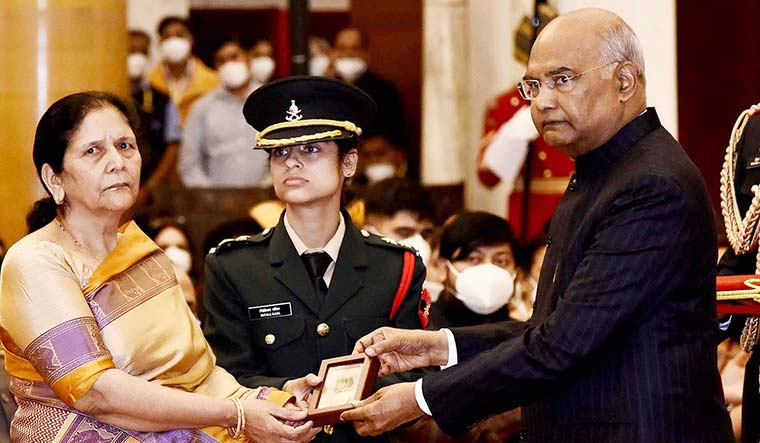 49-Major-Vibhuti-Shankar-Dhoundiyal-mother-Saroj-new