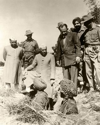 United front: Prime minister Nehru and defence minister Y.B. Chavan visit soldiers in the trenches during the war | Getty Images