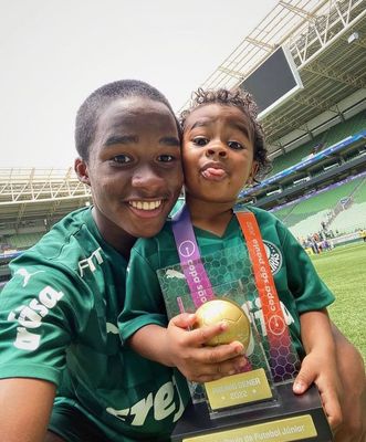 Big brother’s great moment: Endrick and brother Noah with the trophy he won for the most beautiful goal at the Copinha early this year.