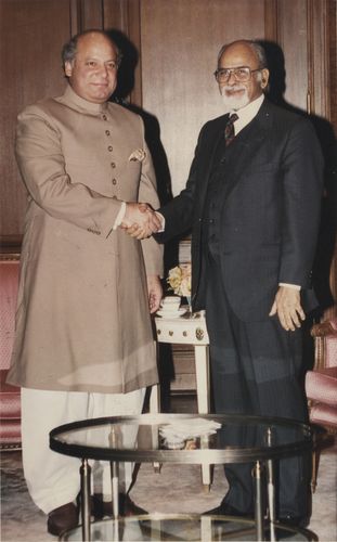 Warm vibes: Prime minister I.K. Gujral with his Pakistani counterpart Nawaz Sharif in New York | PIB