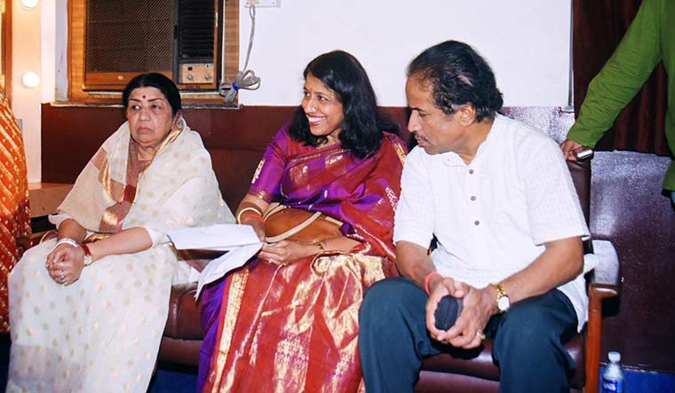 Melodies of life: Kavita Krishnamurthy and L. Subramaniam with Lata Mangeshkar.