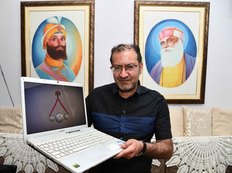 Slice of history: Gurinder Mann shows a digital version of the Koh-i-Noor, as it was during Ranjit Singh’s time | Sanjay Ahlawat