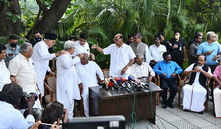 44-Opposition-leaders-at-NCP-president-Sharad-Pawar