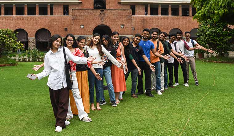 114-Students-at-St-Stephens-College-Delhi-new