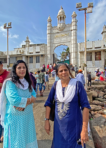 Peace and a breeze: Minakshi Sachdev (left) and her sister Renuka Arora often visit the dargah.