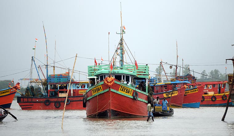 82-Fishing-boats-at-Balaramgadi-in-Odisha