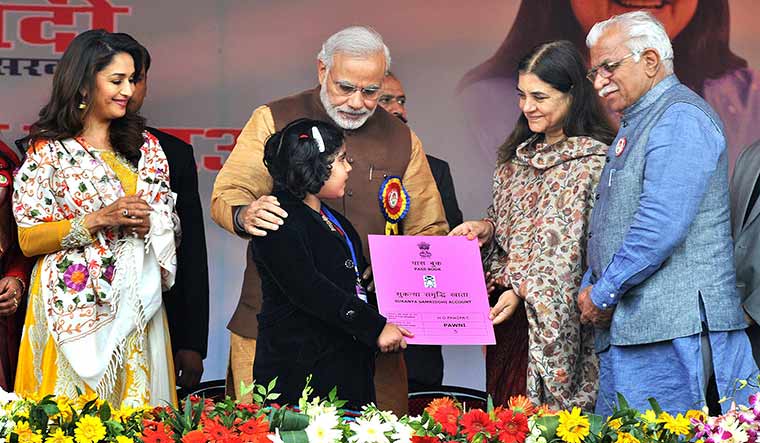 Model state: Modi launching a welfare scheme in Haryana in 2015. Chief Minister Khattar (extreme right) says Haryana has greatly benefited from the 'double-engine' government | AFP