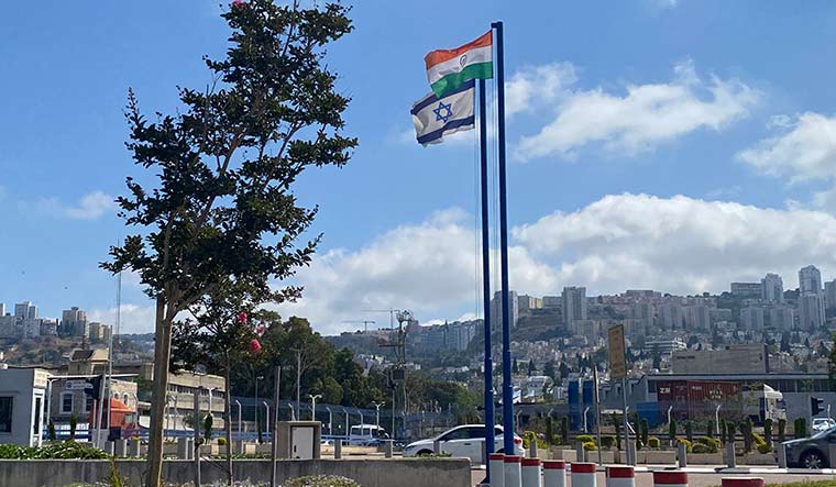 16-Indian-and-Israeli-national-flags-at-the-Haifa-Port