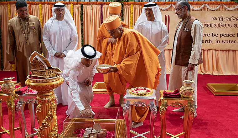 23-UAE-minister-Thani-bin-Ahmed-Al-Zeyoudi-and-Brahmavihari-Swami