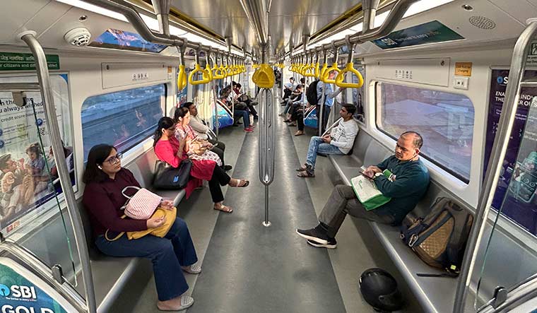 43-commuters-travelling-in-a-Metro-on-Line-7