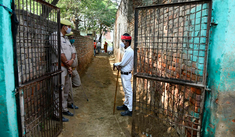 Policemen guard the way to the house | Sanjay Ahlawat