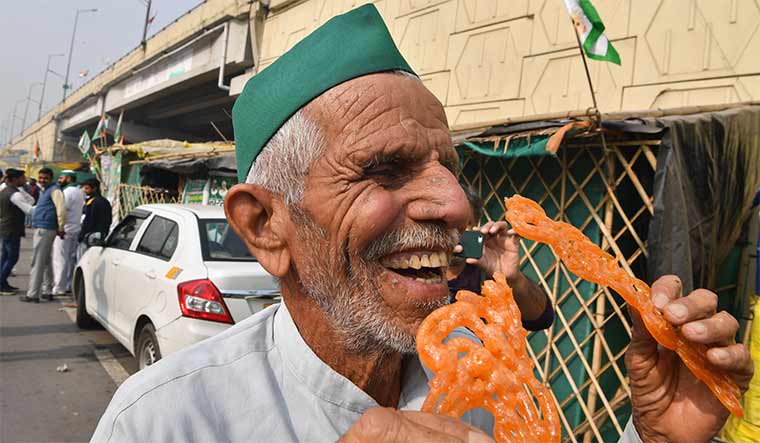 30-Farmers-celebrating-at-Ghazipur