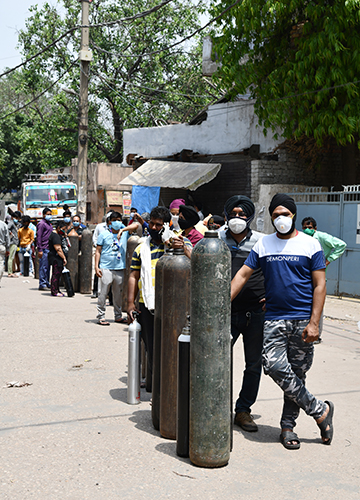 Painful wait: People queue up with oxygen cylinders for refilling at Naraina Industrial Area in Delhi | Sanjay Ahlawat