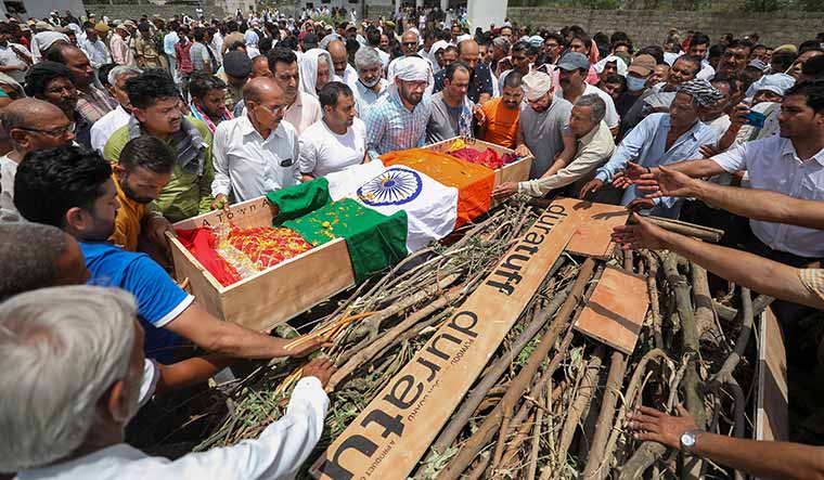 Tearful adieu: Friends and family at Rajni Bala’s funeral on June 1 | PTI