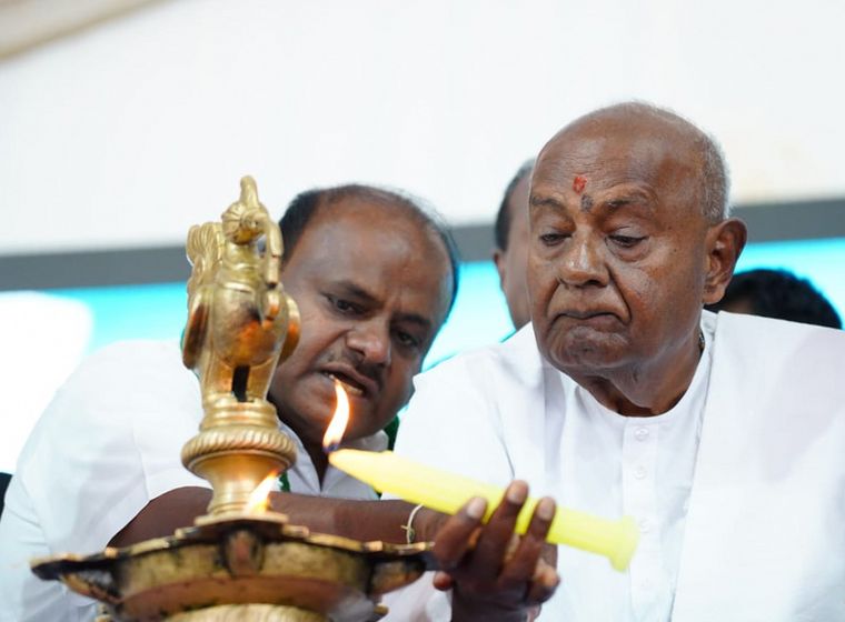 All fired up: Deve Gowda and H.D. Kumaraswamy inaugurating the JD(S)’s election tour in Kolar.