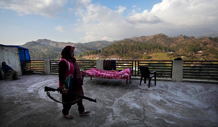 India Kashmir Arming Civilians