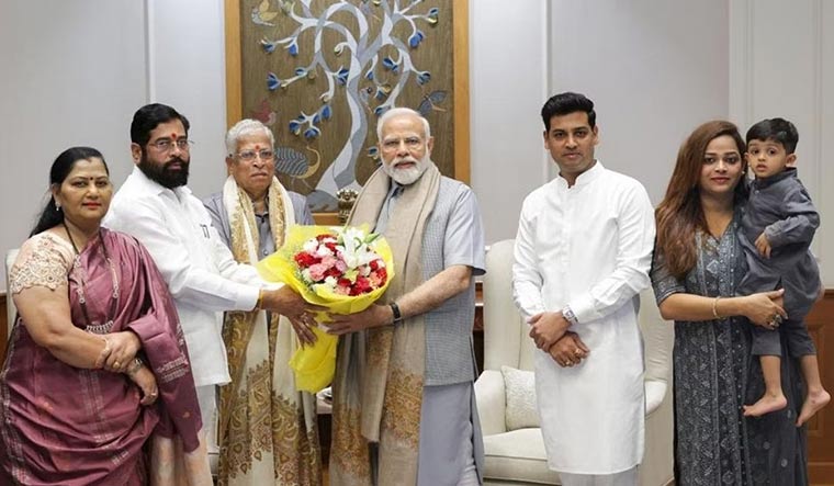 26-Prime-Minister-Narendra-Modi-with-Eknath-Shinde-and-his-family-in-Delhi