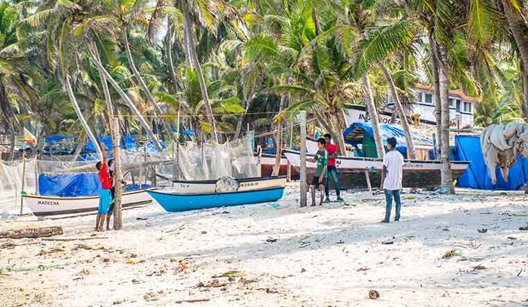 25-Youngsters-on-a-beach-in-Lakshadweep