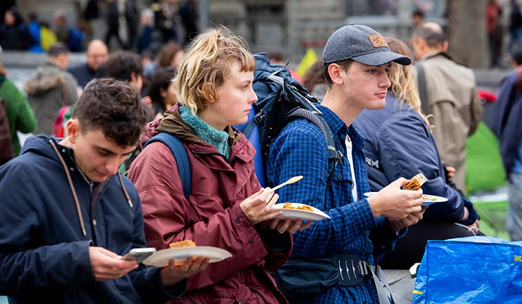 Extinction Rebellion protestors at Trafalgar Square, London, during a food break | Leonid Lev