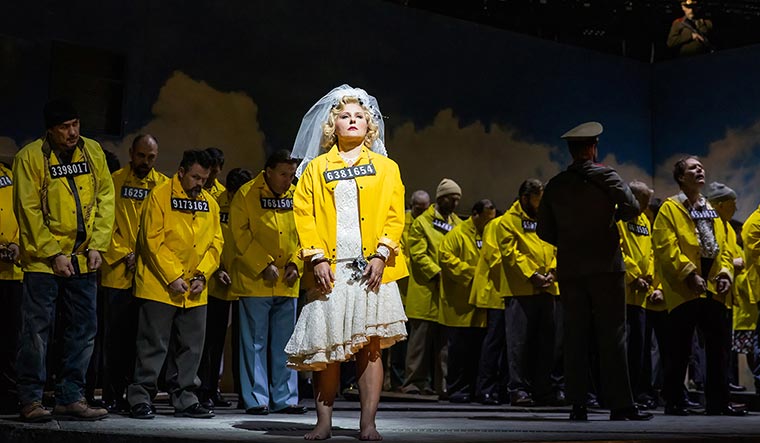 70-A-staging-of-Lady-Macbeth-of-Mtsensk-new