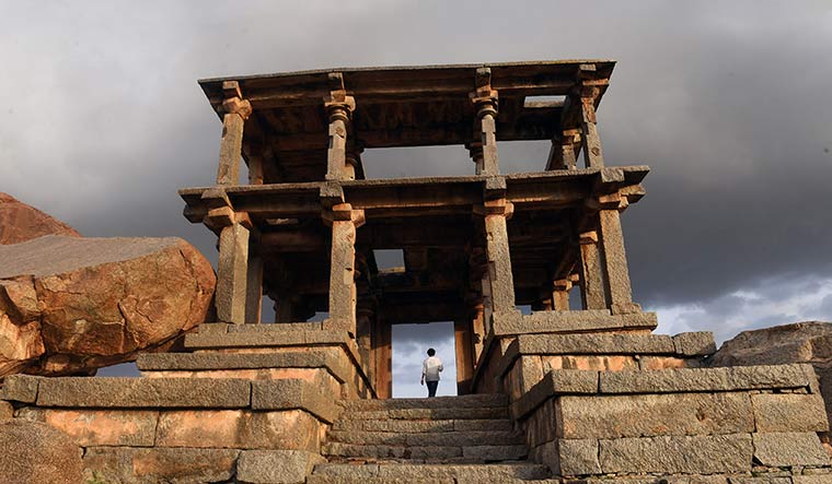 65-Ruins-at-Hampi