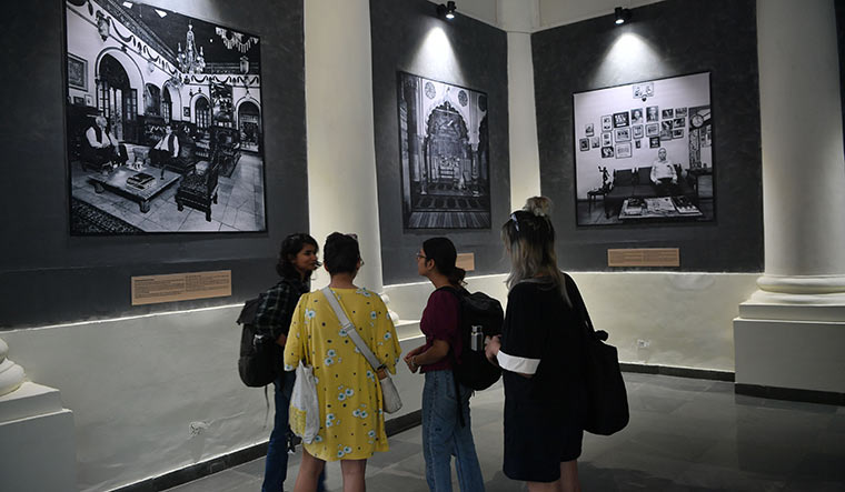 67-visitors-view-pictures-of-survivors-of-partition