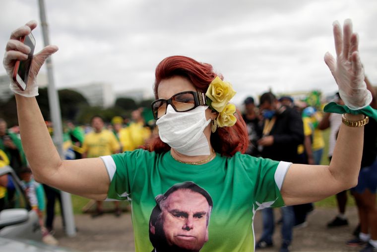 Blind support: supporters of bolsonaro in a protest against the supreme court | Reuters