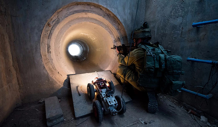 54-An-Israeli-solider-peers-into-a-Hamas-made-tunnel
