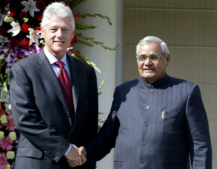 Lessons from history: Prime minister Atal Bihari Vajpayee receiving president Bill Clinton in Delhi | AFP
