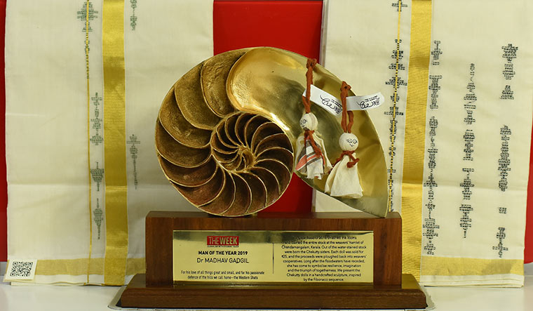 The memento presented to Gadgil is a representation of the Fibonacci series. It also has Chekutty dolls that emerged as symbols of Kerala’s resilience after the 2018 floods.