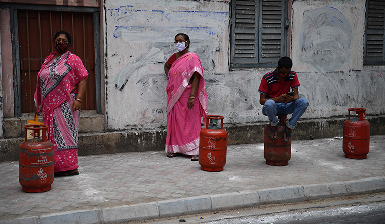 Mind the gap: People queue up to exchange their empty gas cylinders in Kolkata | Salil Bera
