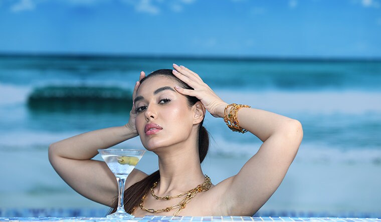 Jewellery / Apara Disum, Model / Gilda Shamsi, Model Agency / Sky Model