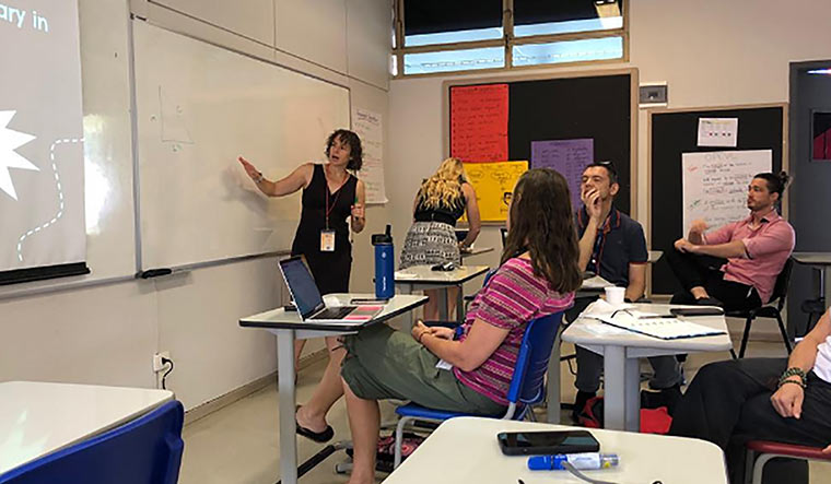 Teaching technique: Calcagni training math circle leaders.