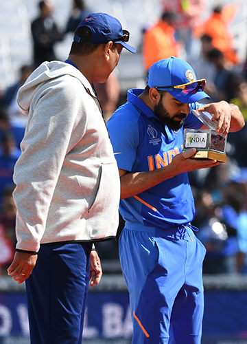 Smells like team spirit: Shastri looks on as Kohli smells a box of Indian soil during the 2019 ODI World Cup. The duo made great strides in Tests, but could not win an ICC title | AFP