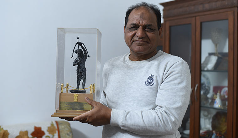 Jalaluddin Rizvi with his Arjuna Award | Mujeeb Faruqui