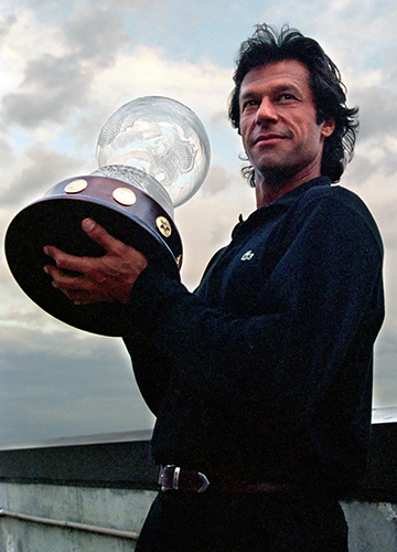 Imran Khan with the World Cup in 1992 | Getty Images