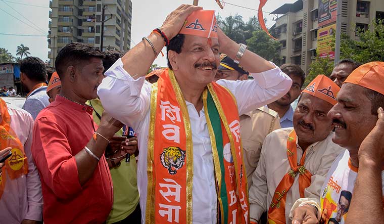 Pradeep Sharma, former police officer and Shiv Sena-BJP candidate contesting on a Shiv Sena ticket from Nallasopara, during his campaign rally in Virar, photographed on October 6, 2019. Photograph: ABHIJIT BHATLEKAR