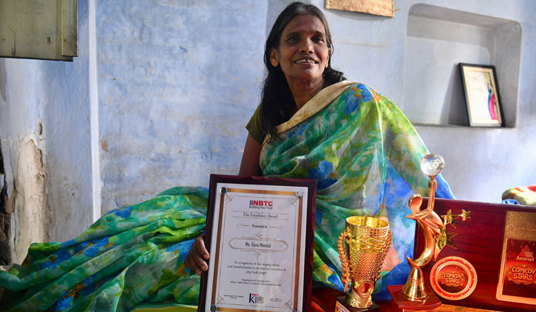 Melodious memorie: Mandal with mementos received from her stage shows | Salil Bera