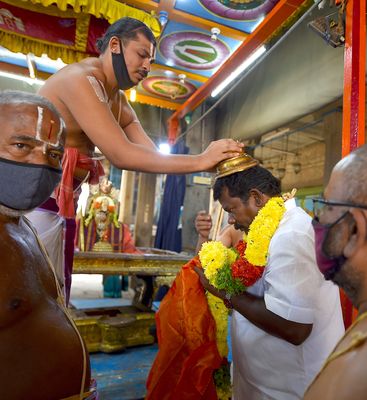 Congress legislator K. Selvaperunthagai at Ramanujar Temple,  Sriperumbudur | R.G. Sasthaa
